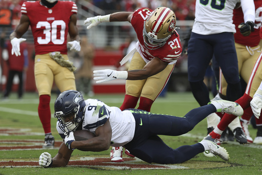 Geno Smith’s touchdown run in the final moments secures a 20-17 victory for the Seahawks over the 49ers.