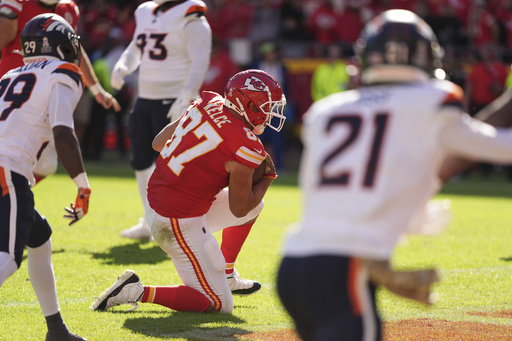 Chiefs thwart Broncos’ last-second attempt, securing a 16-14 victory to maintain their unbeaten record