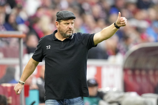 Hamburg dismisses Steffen Baumgart as head coach following a winless streak of five matches.