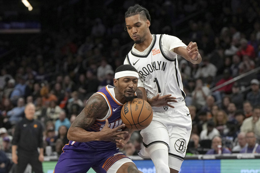 Suns’ Bradley Beal exits in the 4th quarter during Phoenix’s defeat against the Nets.