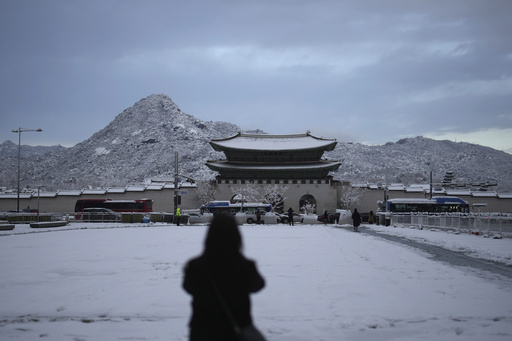 Seoul experiences its most severe November snowstorm in 50 years, leading to numerous flight cancellations.