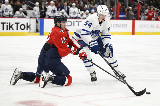 John Tavares nets game-winner in overtime as Maple Leafs come back to defeat Capitals 4-3