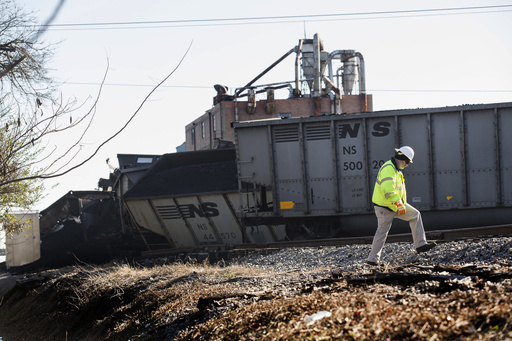 Norfolk Southern’s policy requiring railcar inspections to be completed in under a minute raises safety alarms.