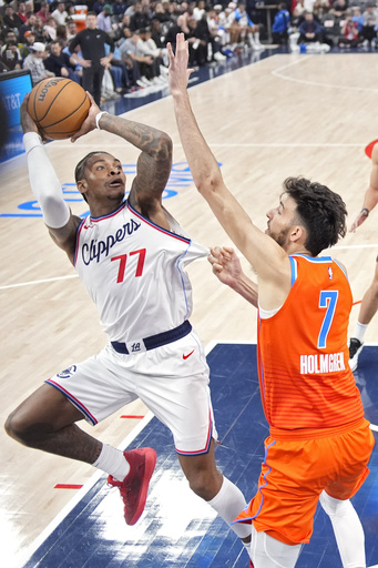 Thunder maintain unbeaten record with 105-92 victory against Clippers