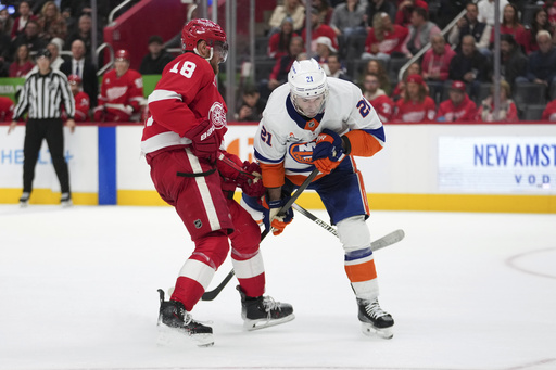 Raymond nets game-winner with 51 seconds left in Red Wings’ 2-1 victory over Islanders