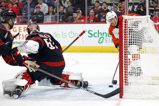 Necas nets winning goal with 29 seconds remaining, Hurricanes defeat Flyers 6-4