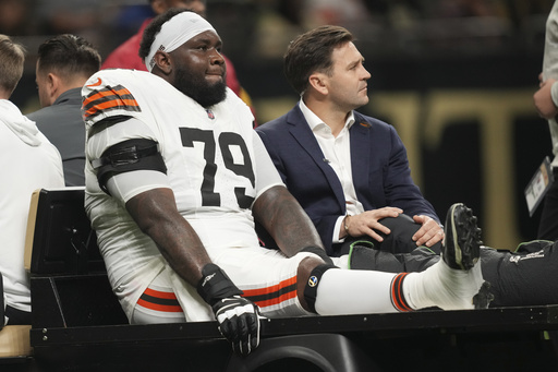 Browns’ season worsens amid concerns over team effort and potential changes.