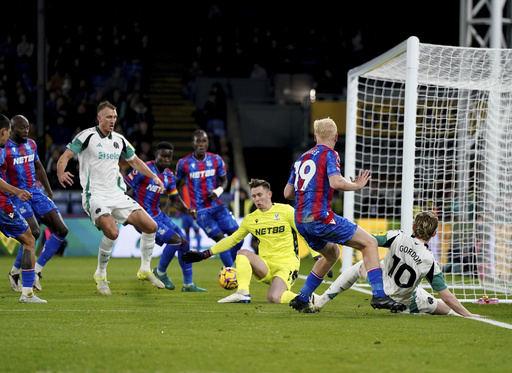 Van Nistelrooy observes Leicester’s defeat against Brentford as Kluivert achieves Premier League milestone.