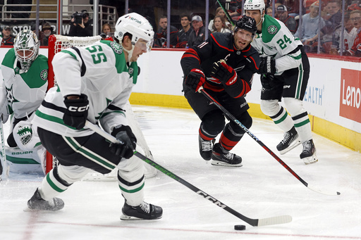 Hurricanes score 5 in final period to defeat Stars 6-4