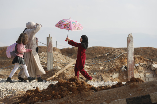 Thousands of Lebanese refugees come back from Syria as the ceasefire with Israel remains effective.