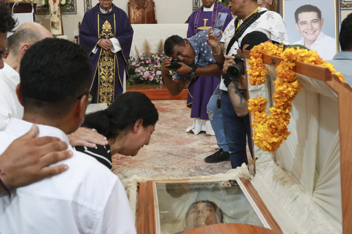 Ex-prosecutor in southern Mexico taken into custody for the brutal beheading of a mayor