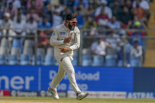 India falters to 92-6 at lunch while pursuing 147 runs against New Zealand in the third test.