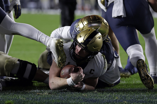 Love tallies 3 touchdowns as No. 6 Notre Dame delivers 49-14 defeat to No. 18 Army at Yankee Stadium, marking their first loss.