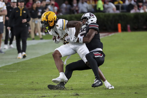 Sellers sets personal best with 5 touchdown throws as No. 23 South Carolina edges past No. 24 Missouri 34-30