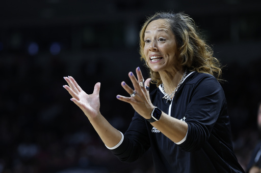 Kitts contributed 14 points to help top-ranked South Carolina secure a 95-44 victory over East Carolina, marking their 42nd consecutive win.