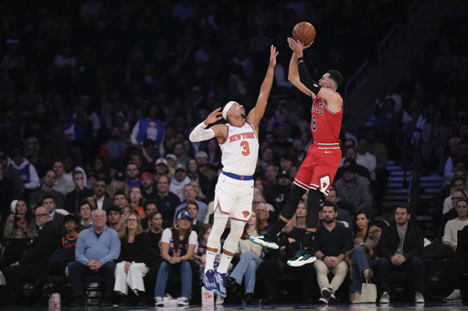 LaVine tallies 31 points, White sinks decisive free throws as Bulls edge Knicks 124-123