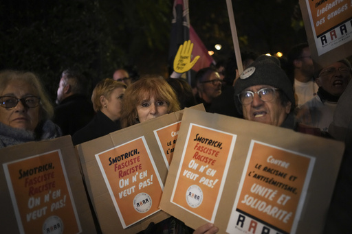 Demonstrations break out in Paris against a pro-Israel event hosted by far-right leaders