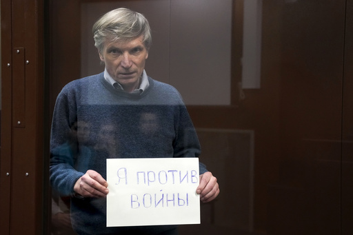 Kremlin dissident faces second trial for protesting Ukraine conflict from prison