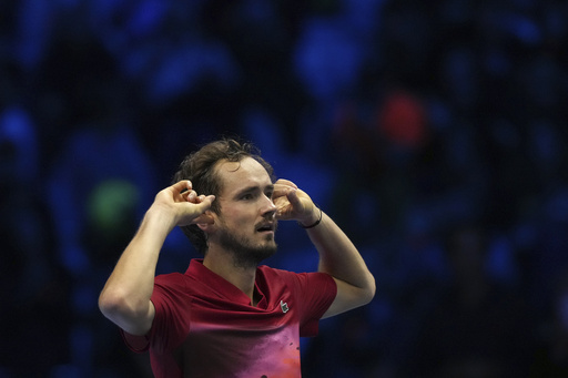 Medvedev re-enters the race at the ATP Finals after defeating De Minaur.