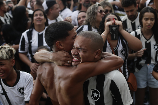 Botafogo clinches first Copa Libertadores title despite being a man down