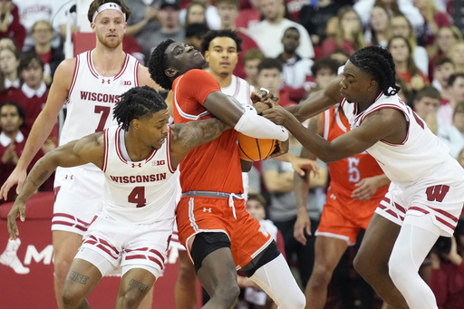 Blackwell and Tonje lead No. 19 Wisconsin to an 87-84 comeback victory against UT Rio Grande Valley.