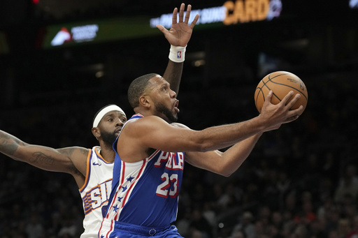 Kevin Durant guides Suns to victory over Philadelphia 118-116, overshadowing Paul George’s 76ers first game.