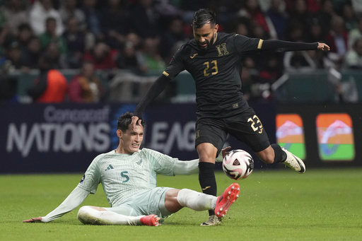 Mexico battles back from a 2-goal disadvantage, secures a spot in CONCACAF Nations League semifinals alongside the US, Canada, and Panama.