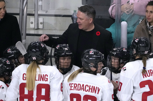 Lacey Eden nets 2 goals for the U.S. in the opening period as they dominate Canada with a 5-0 victory.