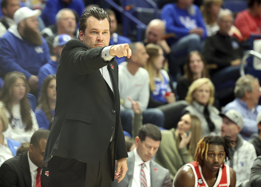 Oweh and Carr each contribute 18 points as No. 8 Kentucky defeats Western Kentucky 87-68.