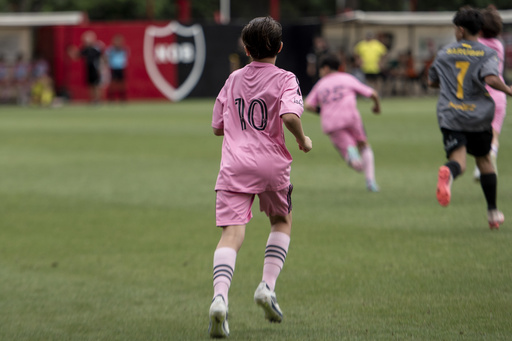 Messi’s child makes first appearance at Argentina youth event with grandparents in attendance