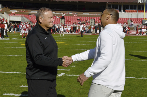 Ewers tosses two TDs as Texas defense propels No. 3 Longhorns to 20-10 win over Arkansas