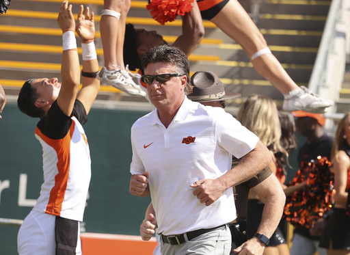 Oklahoma State’s Mike Gundy offers apology following heated remarks towards detractors.