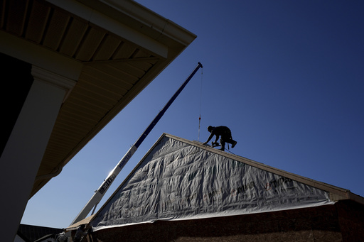 30-year mortgage rates drop to 6.6%, marking the third consecutive week of decreases.