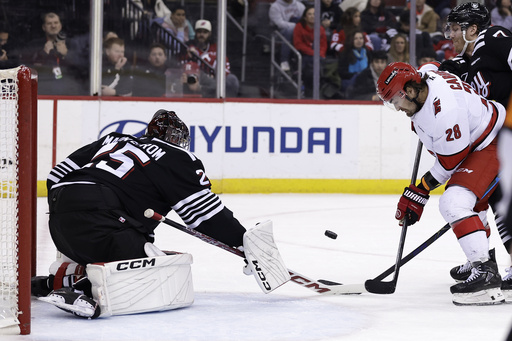 Markstrom makes 29 saves as Devils defeat Hurricanes 4-2