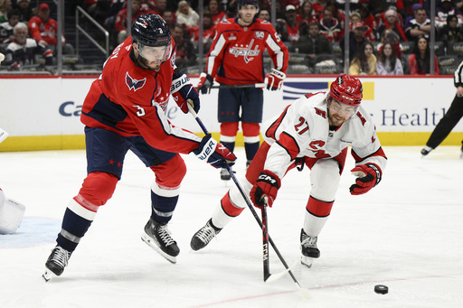 Charlie Lindgren dazzles with a spectacular windmill save as Capitals defeat Hurricanes 3-1