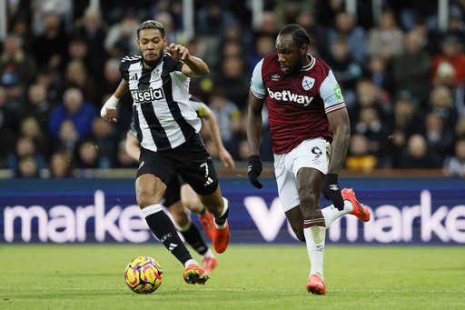 West Ham’s Antonio hospitalized following traffic accident