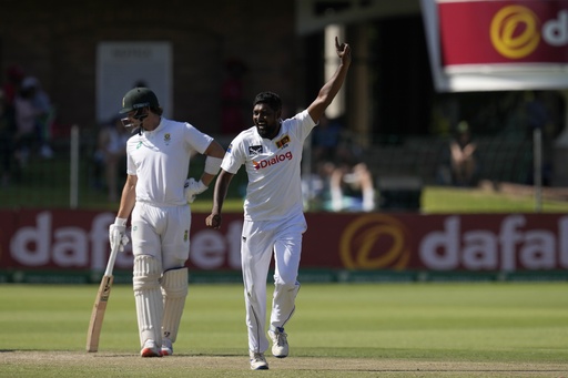 South Africa holds a 221-run advantage over Sri Lanka in the second test.