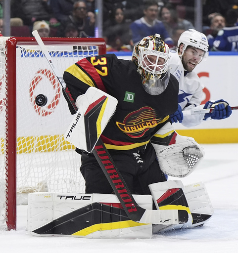 Brayden Point’s four-point performance powers Lightning to 4-2 victory against Canucks