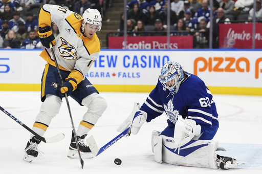 Auston Matthews nets two goals, leading Toronto to a 3-2 victory over Nashville