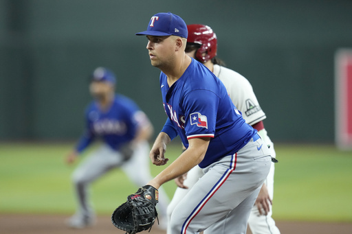 Rangers send first baseman Nathaniel Lowe to Nationals in exchange for southpaw reliever Robert Garcia