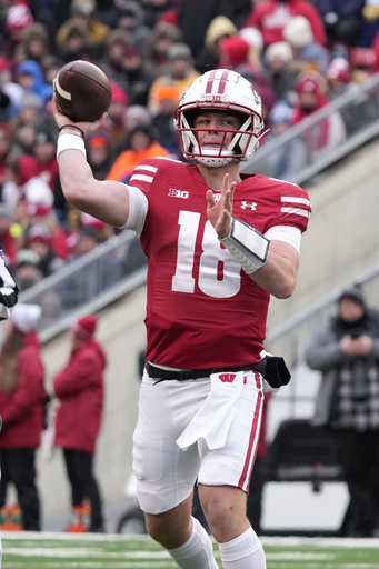 Wisconsin’s Braedyn Locke moves to Arizona as a quarterback transfer