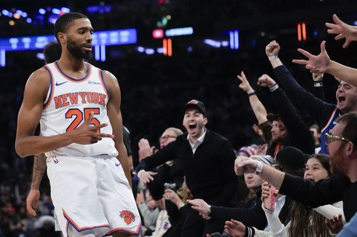 Bridges nets career-best 41, Knicks fend off Wembanyama’s stellar Christmas opener to narrowly defeat Spurs.