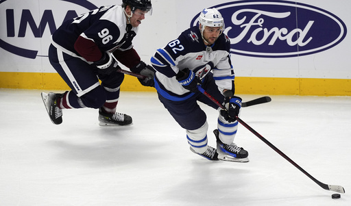 Mittelstadt breaks 19-game scoring slump, propels Avalanche to 5-2 victory over top-ranked Jets