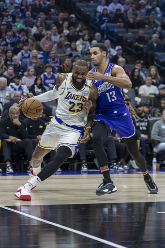 LeBron James nets 32 points as Lakers complete 2-game series sweep over Kings with a 103-99 victory.