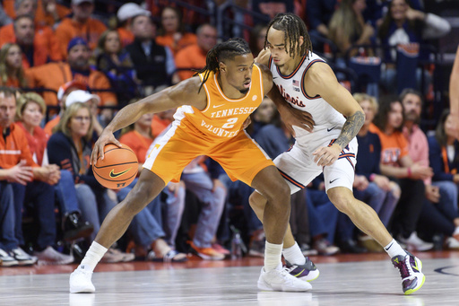 Gainey nets buzzer-beater as top-ranked Tennessee extends season-opening win streak to 10 with victory over Illinois