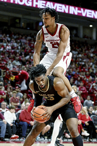 Thiero and Fland contribute 22 points each as No. 23 Arkansas overpowers Oakland 92-62 with a dominant second half.