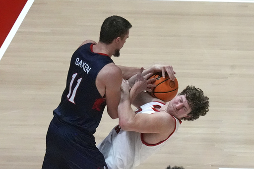 Paulius Murauskas sinks 6 three-pointers and scores 28 points in Saint Mary’s 72-63 victory over Utah