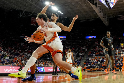 Hunter’s three-pointers propel Memphis to an 87-82 overtime victory against No. 16 Clemson