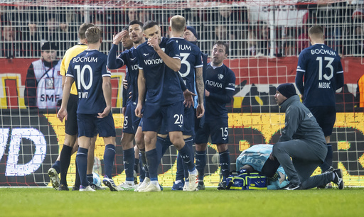 Bundesliga match concludes with teams unable to attack after goalkeeper hit by object