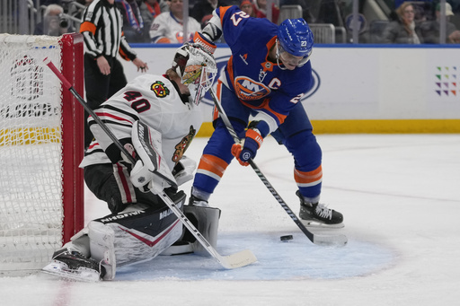 Islanders triumph over Blackhawks 5-4, powered by Holmstrom and Dobson